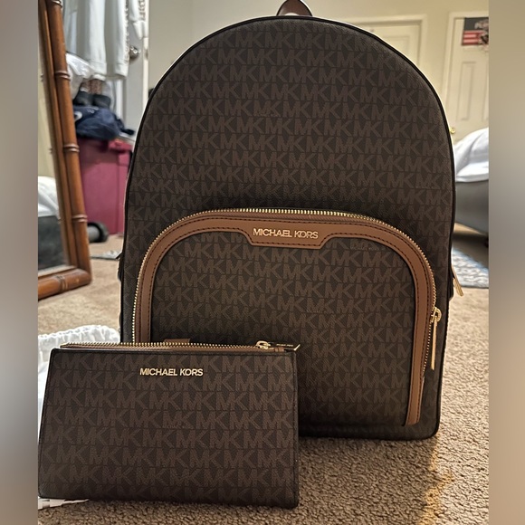 Michael Kors Backpack & wallet bundle - Picture 1 of 6